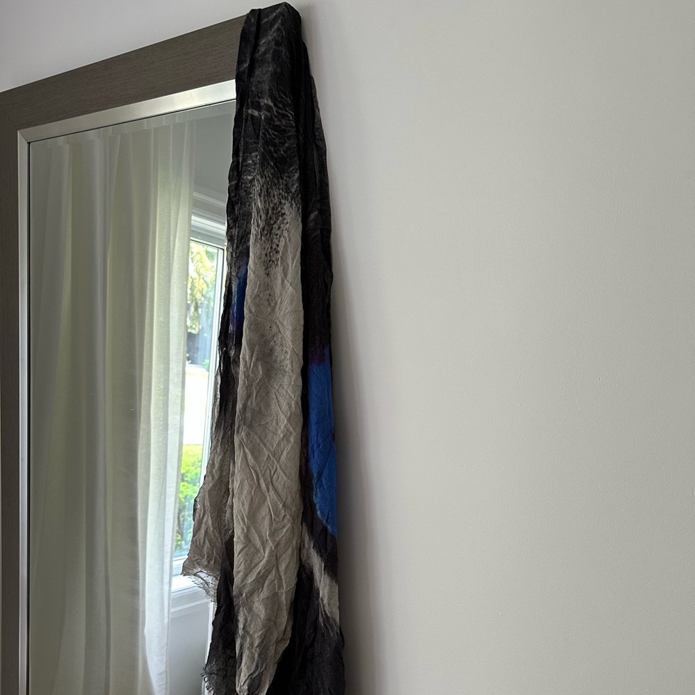 Tilo Scarf - Picture 2 of 6